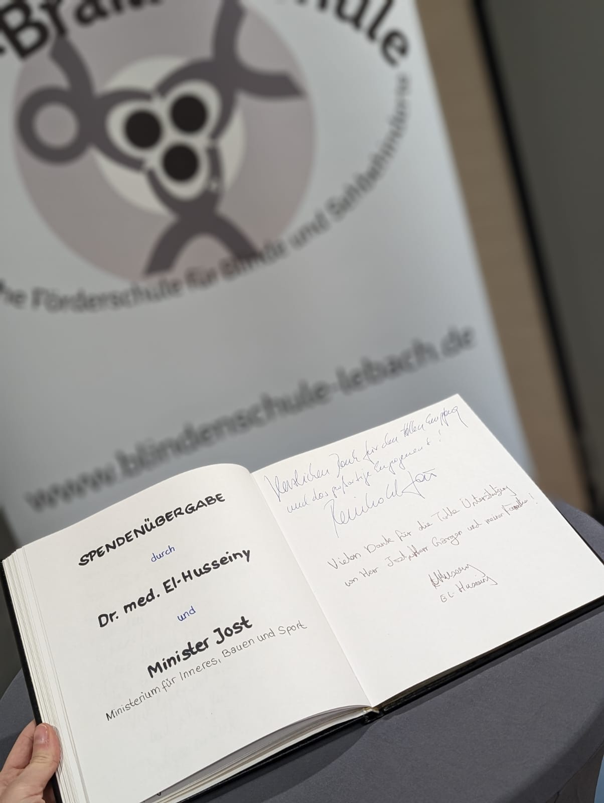 Eintrag%20G%C3%A4stebuch%20Schule%20El-Husseiny%20und%20Jost Eintrag%20G%C3%A4stebuch%20Schule%20El-Husseiny%20und%20Jost